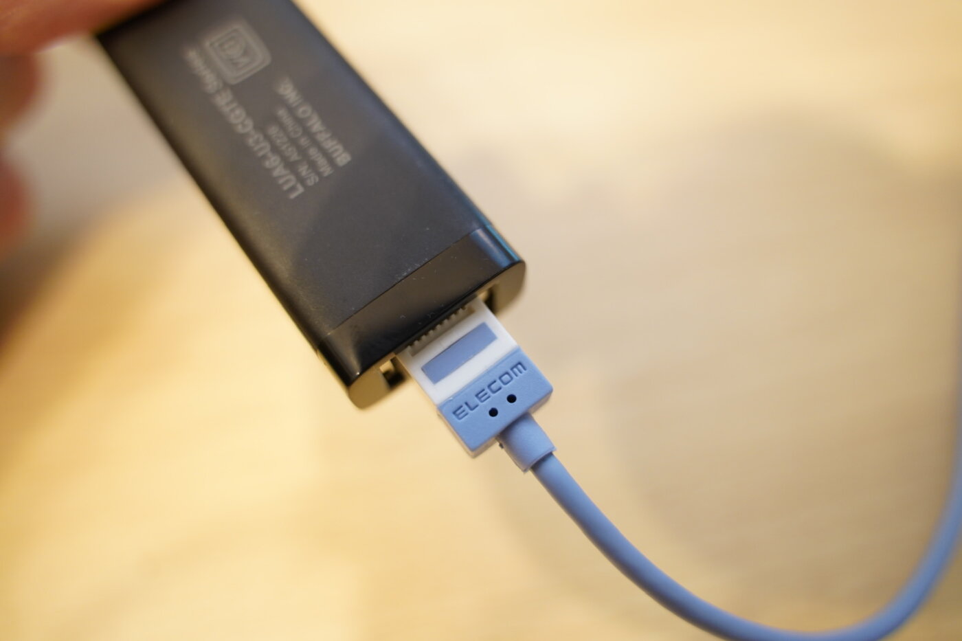 光回線は可能な限り、無線より有線LAN接続を行ったほうが安定する