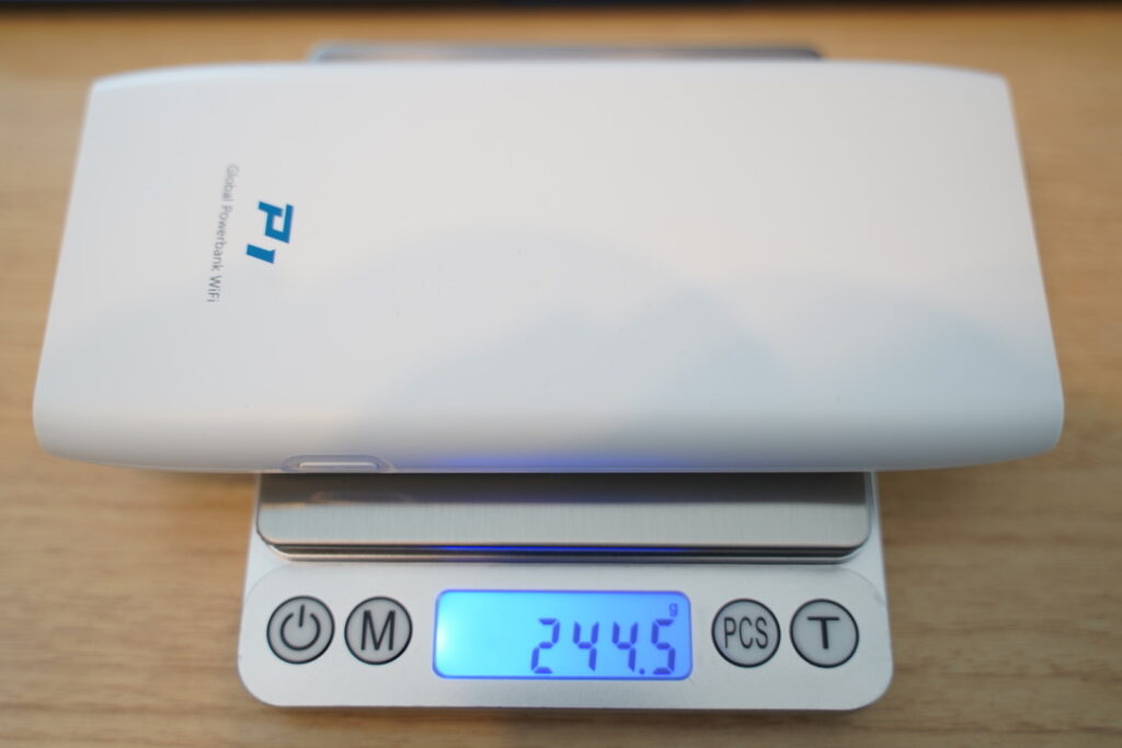 インスタントWi-FiのP1の重量は245gで