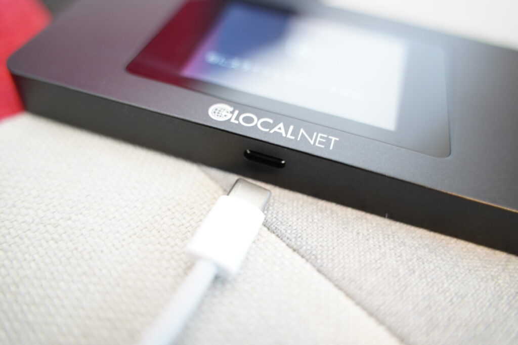 にゃんこWi-Fiの充電はUSB-C。汎用性の高い端子であらゆるケーブルを応用できる。