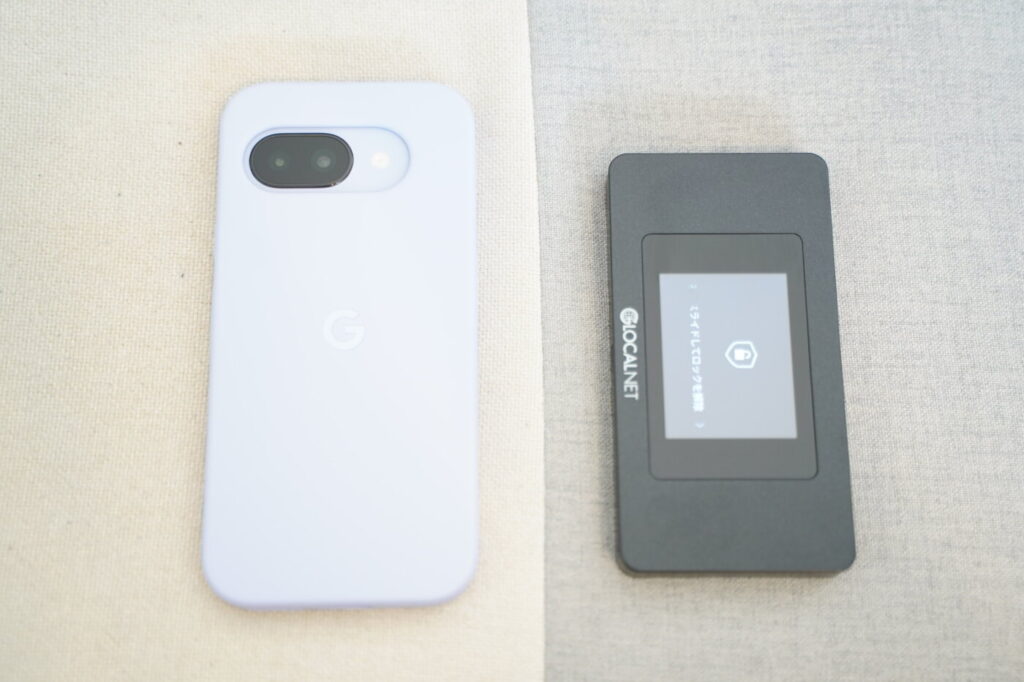 にゃんこWi-Fiの端末NA01はスマホよりもコンパクトで持ち運びもしやすい