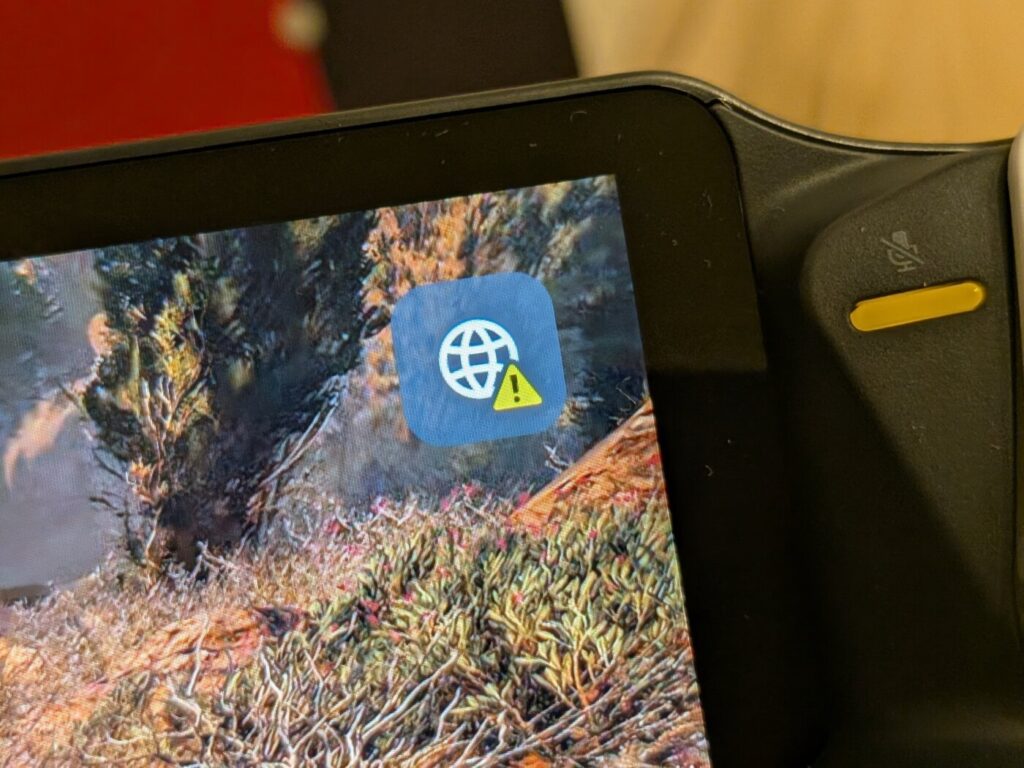 PS Portalのストリーミングプレイでネットワーク状況が悪い場合は右上に接続状況低下のマークが表示される