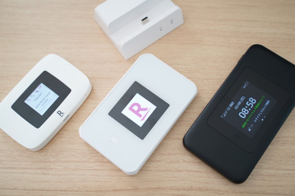 Rakuten WiFi Pocket 5G・Rakuten WiFi Pocket Platinum・
WiMAX Speed Wi-Fi DOCK 5G 01の3台比較とクレードル