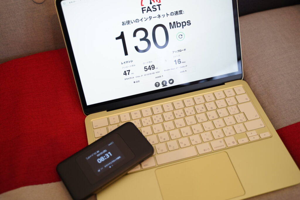 WiMAXの最新端末Speed Wi-Fi DOCK 5G 01はWi-Fi 6対応でMacBookとの相性も良く、5Gエリア内なら特にパフォーマンスは良い。ただしエリアに要注意