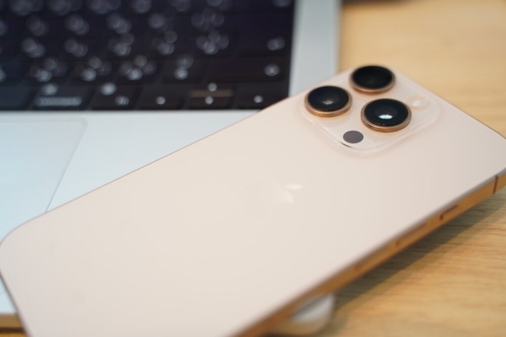 スマホのテザリングもMacBookの外出先での利用は悪くはありませんが、毎日使うには不向き